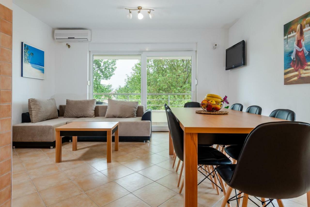 Apartments Mijo Dugi Rat Luaran gambar